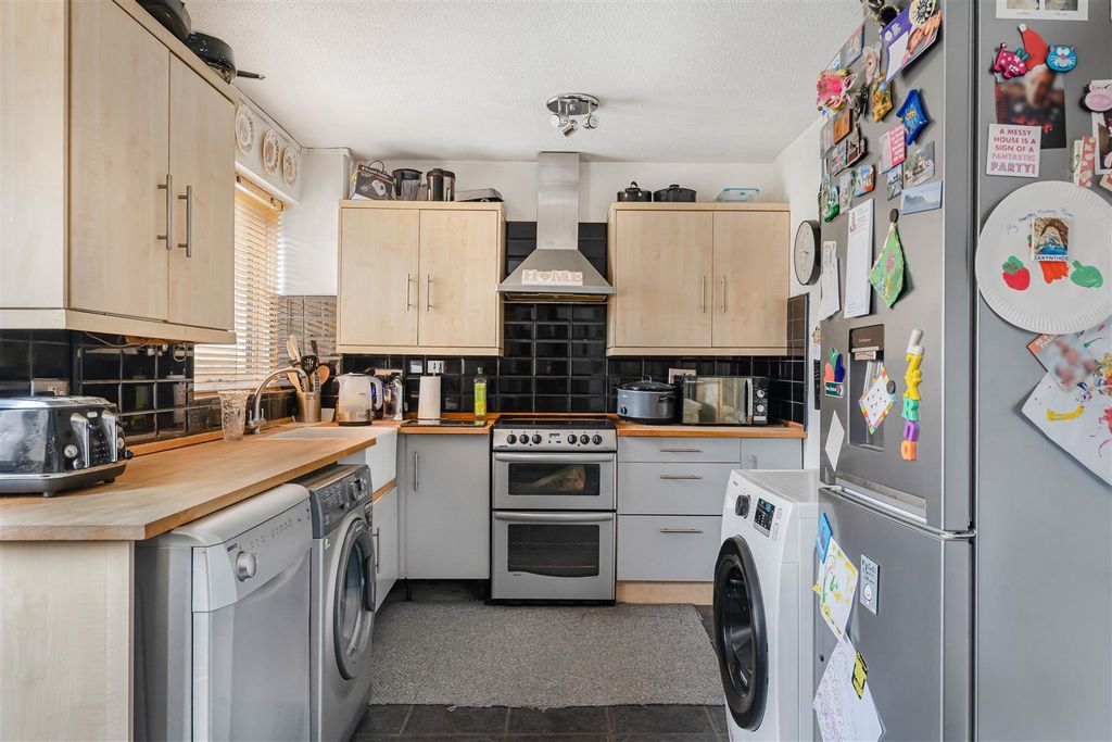 Property photo 2 of 16 5_82564.Jpg