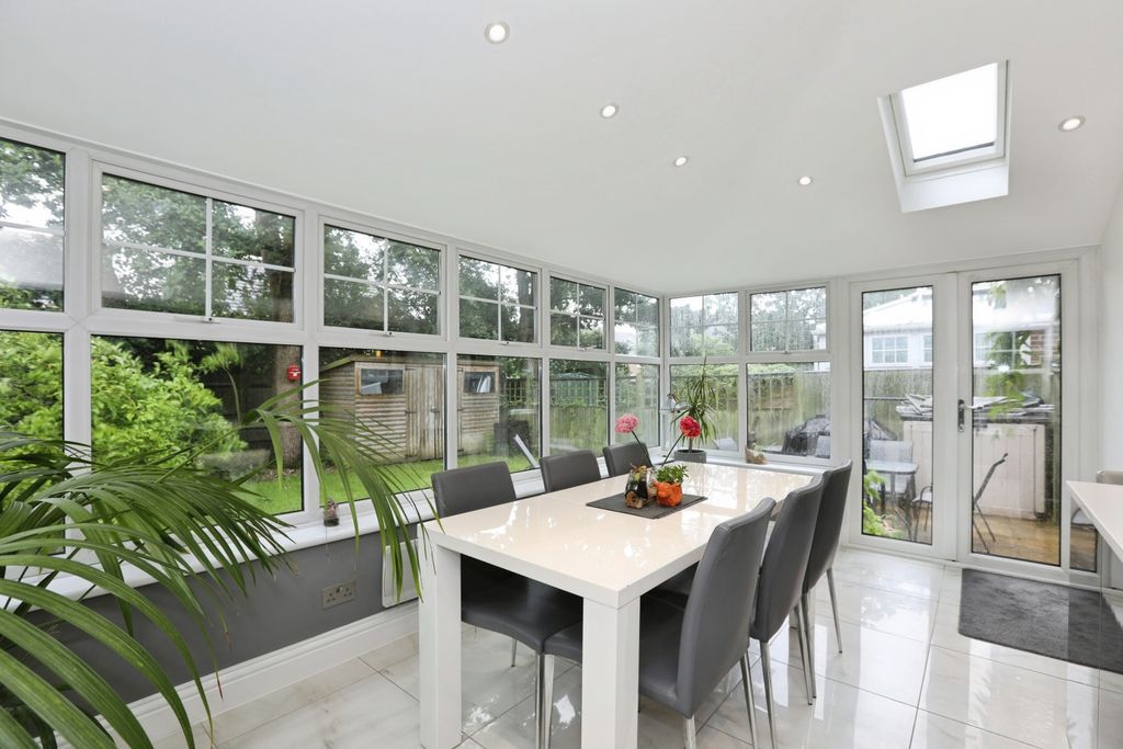Property photo 3 of 20 Dining Area