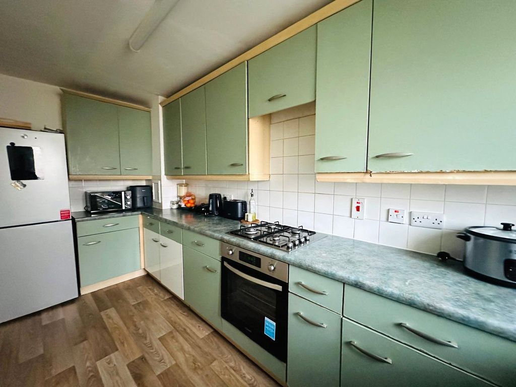 Property photo 3 of 12 Picture 3