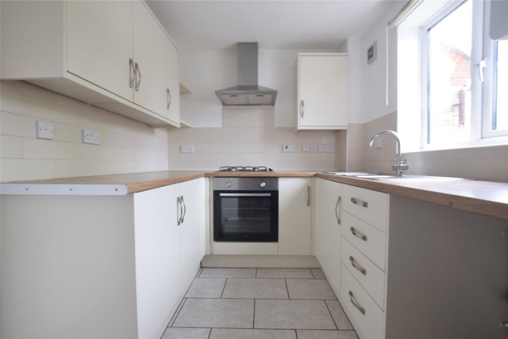 Property photo 2 of 11 Kitchen