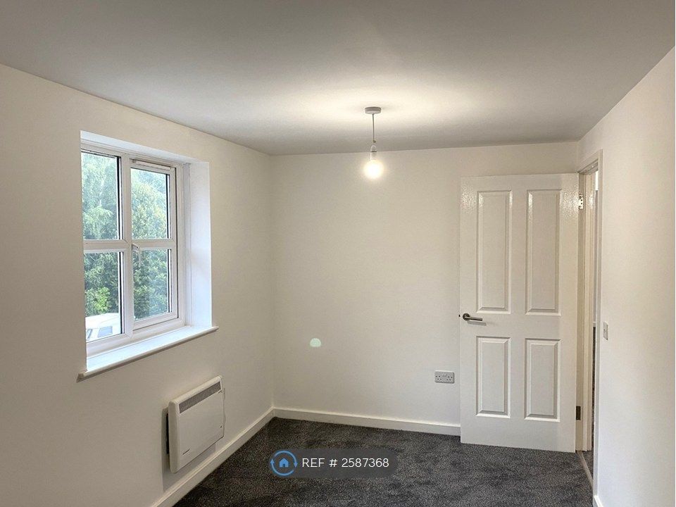 Property photo 3 of 6 Bedroom