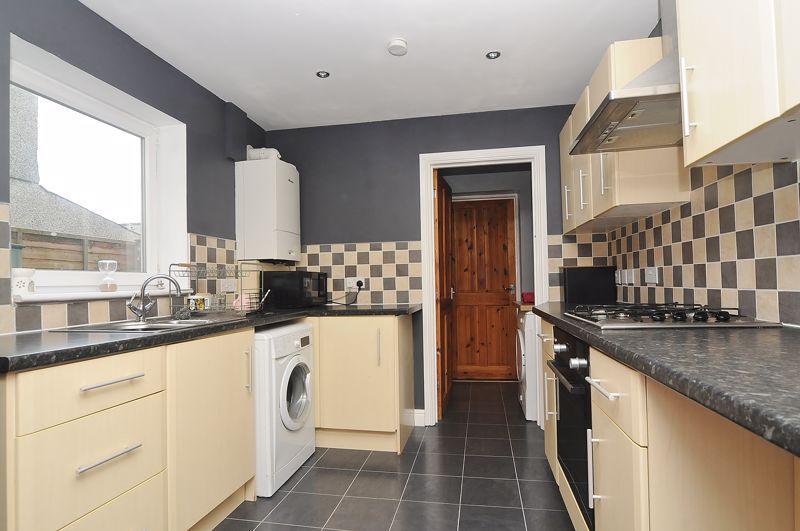 Property photo 2 of 9 Kitchen