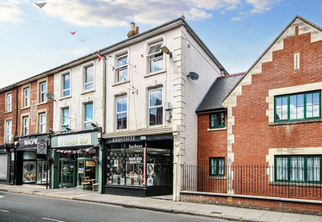 Property photo 1 of 9 000.Png