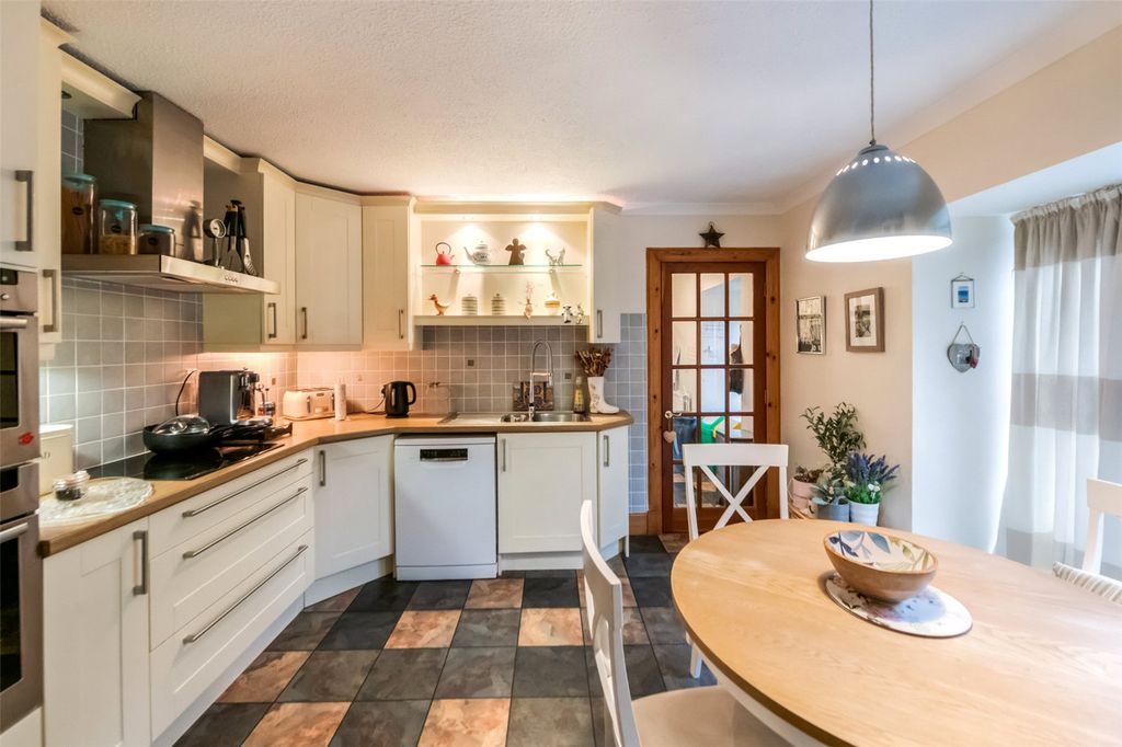 Property photo 3 of 33 Picture No. 18