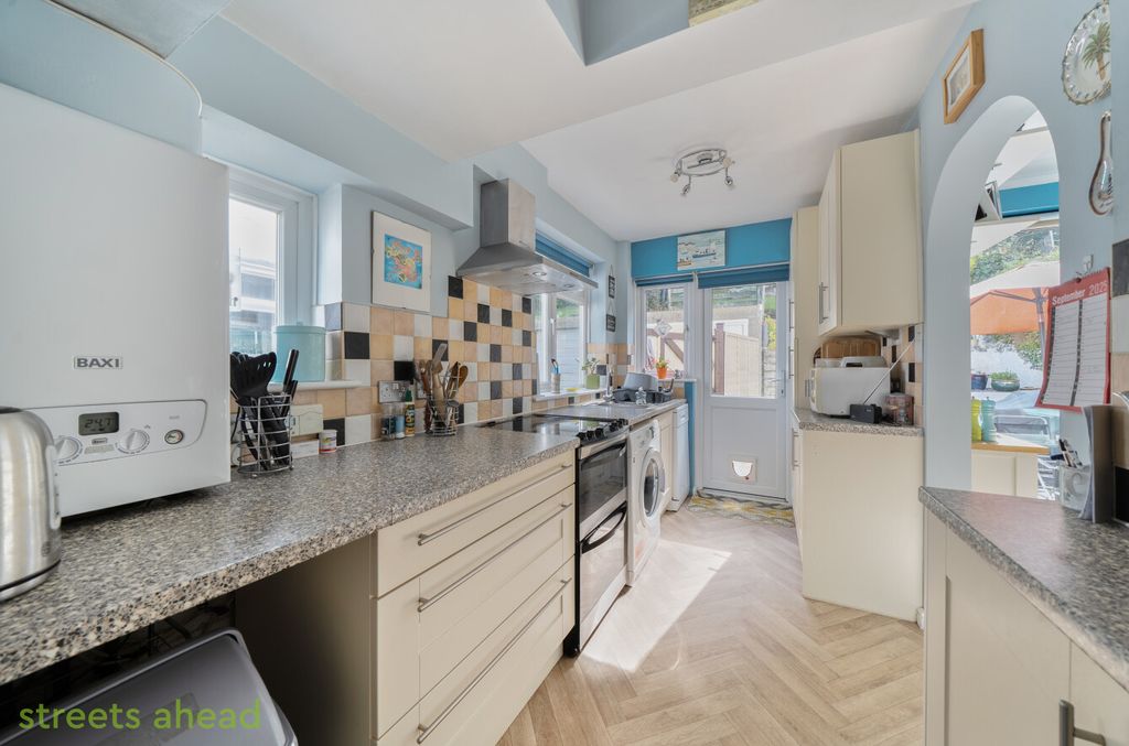 Property photo 3 of 12 56A655E3-A325-4F0...