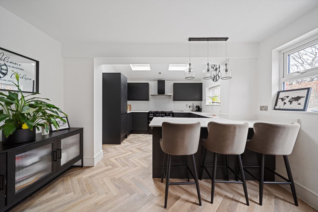 Property photo 3 of 21 4839525