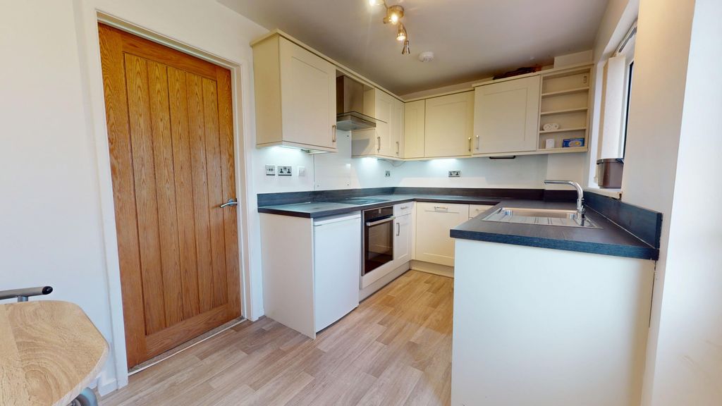 Property photo 3 of 9