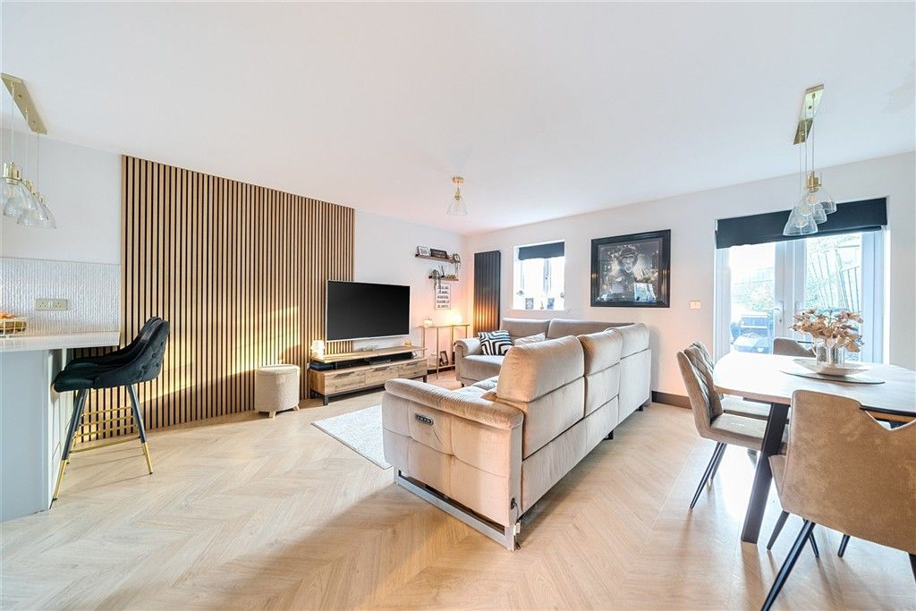 Property photo 1 of 14 Lounge Area