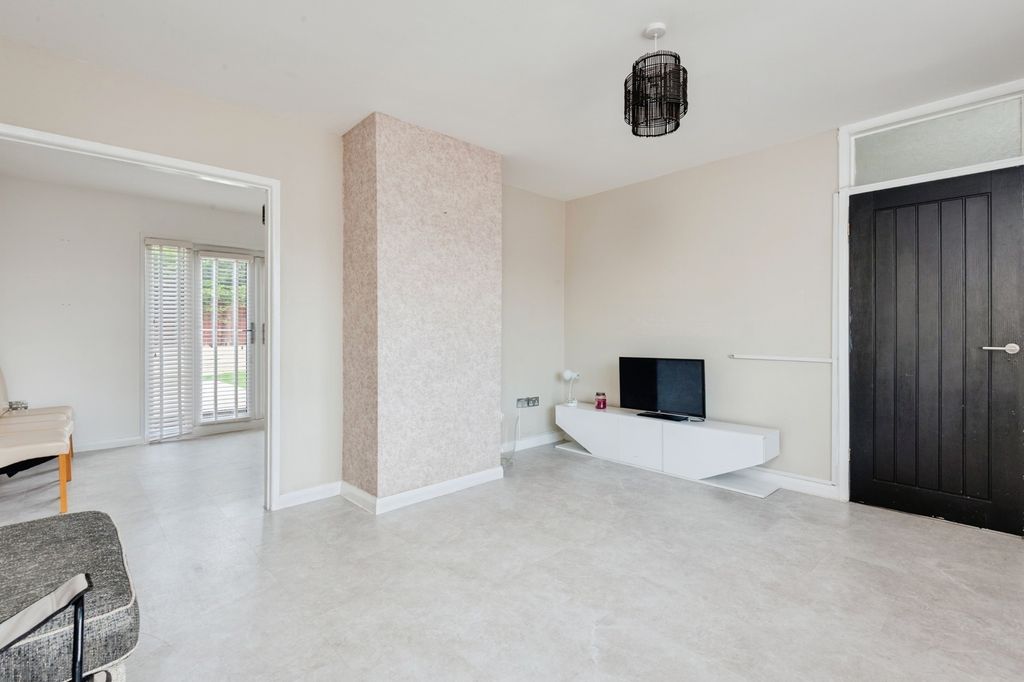 Property photo 3 of 18 Pbox-Img.Jpg