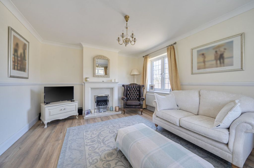 Property photo 3 of 32