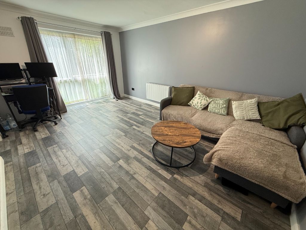 Property photo 2 of 8 5269631