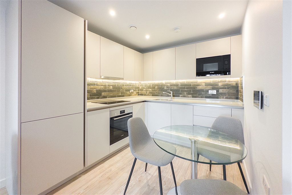 Property photo 3 of 11 (Main)