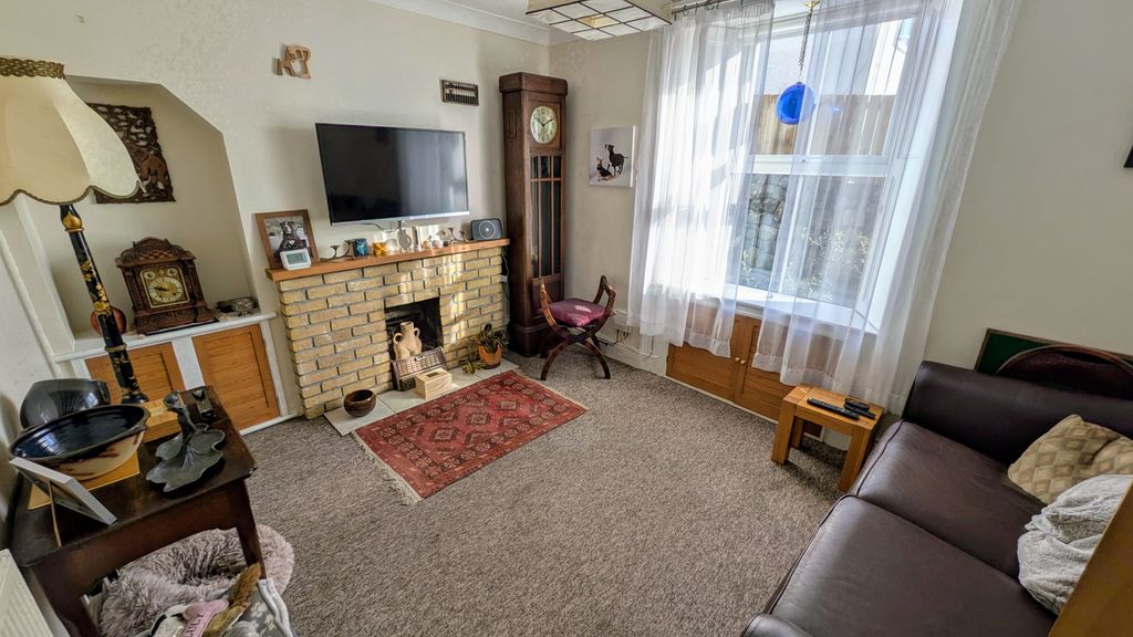 Property photo 2 of 6