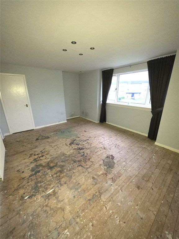 Property photo 3 of 11 Lounge Alt