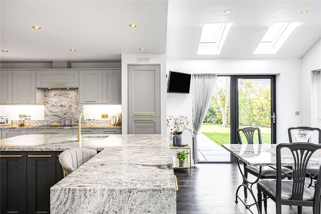 Property photo 2 of 23 Picture No. 47