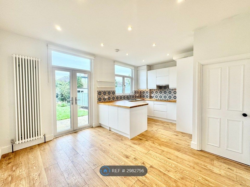 Property photo 1 of 18 Bright &amp; Airy With Double Doors To Private Garden