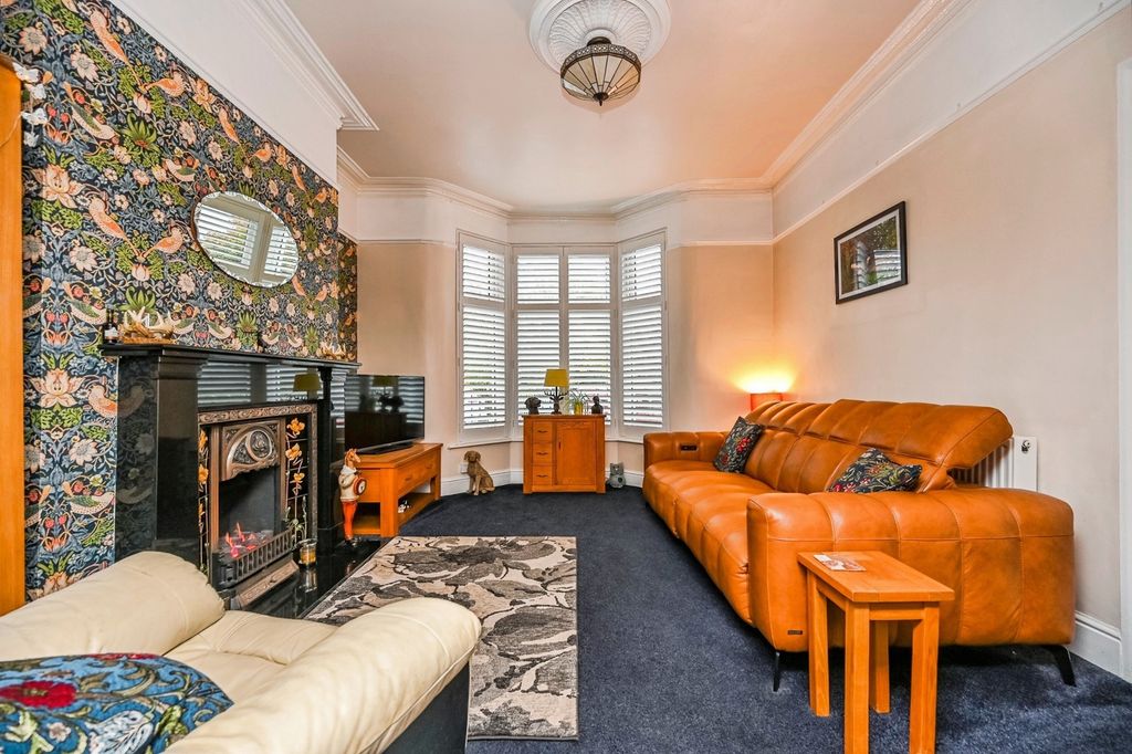 Property photo 2 of 17 Photo