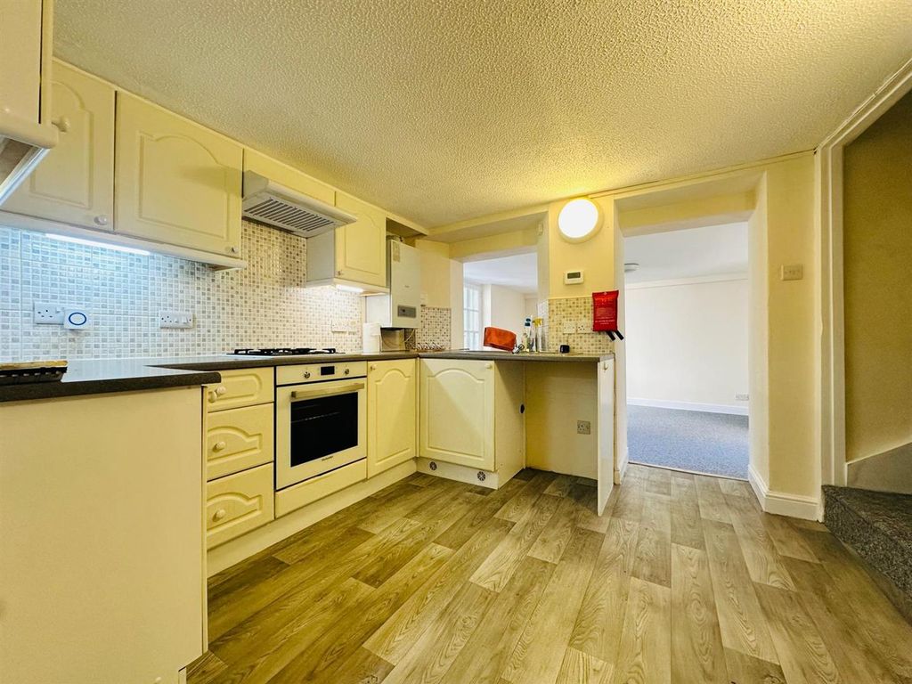 Property photo 2 of 7 Kitchen