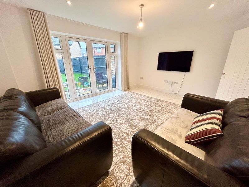 Property photo 2 of 16 Lounge