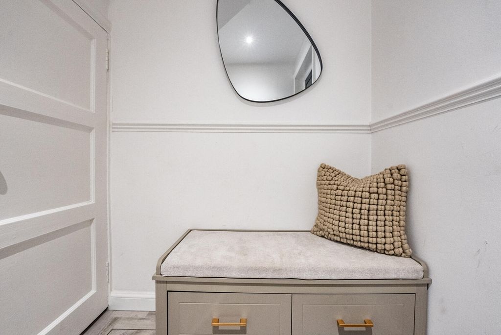 Property photo 3 of 33 Hallway