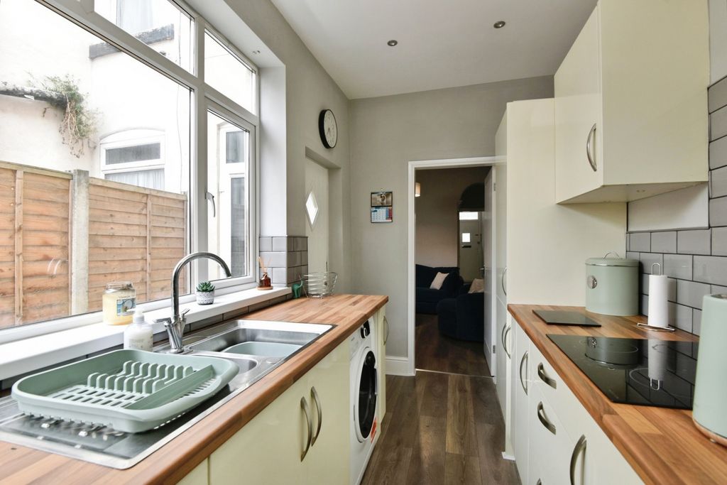 Property photo 3 of 14 Photo