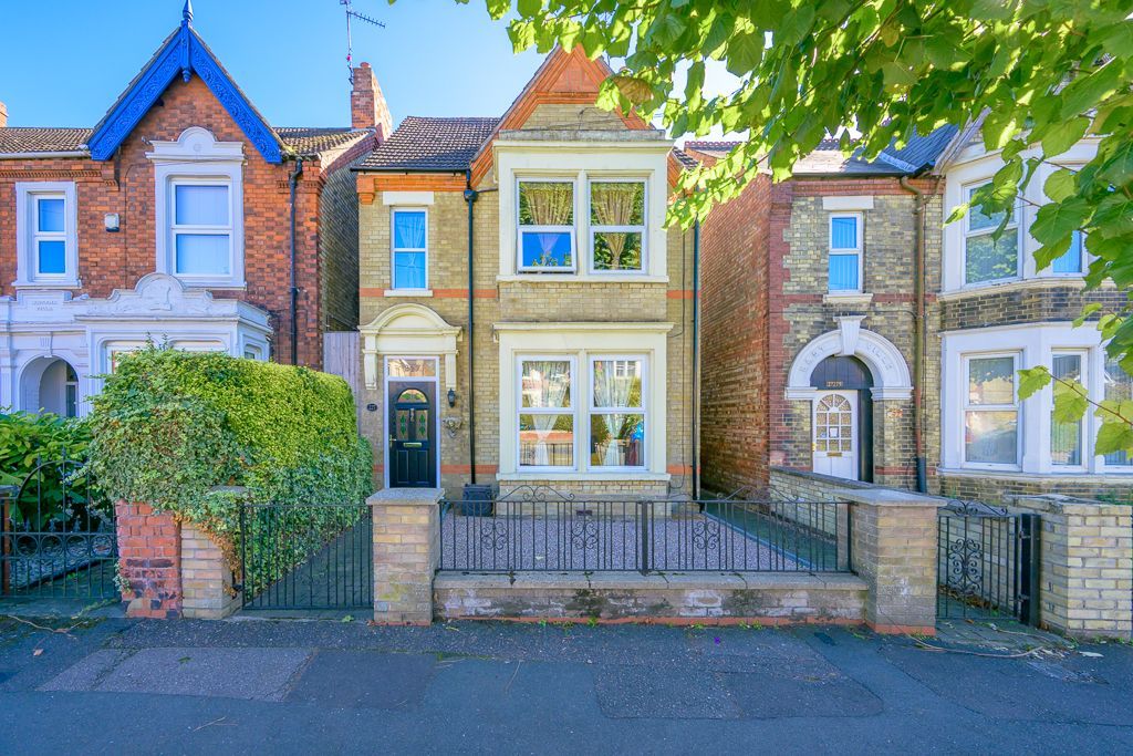 Property photo 2 of 21