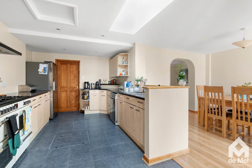 Property photo 3 of 16 Photo 11