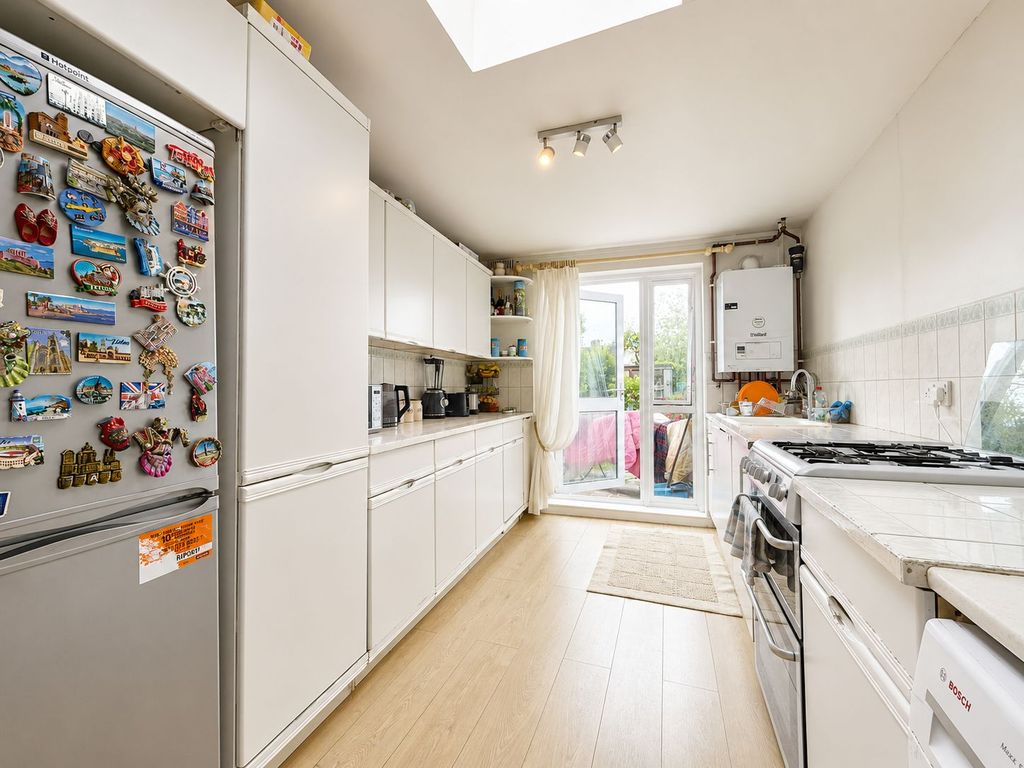 Property photo 3 of 9 Kitchen