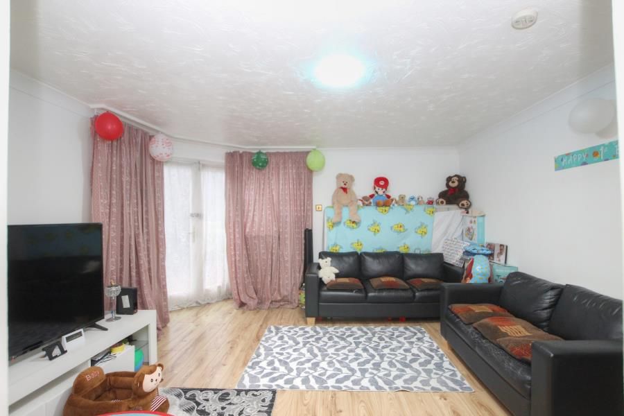 Property photo 3 of 11