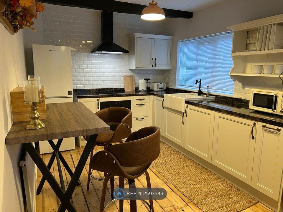 Property photo 3 of 16 Kitchen