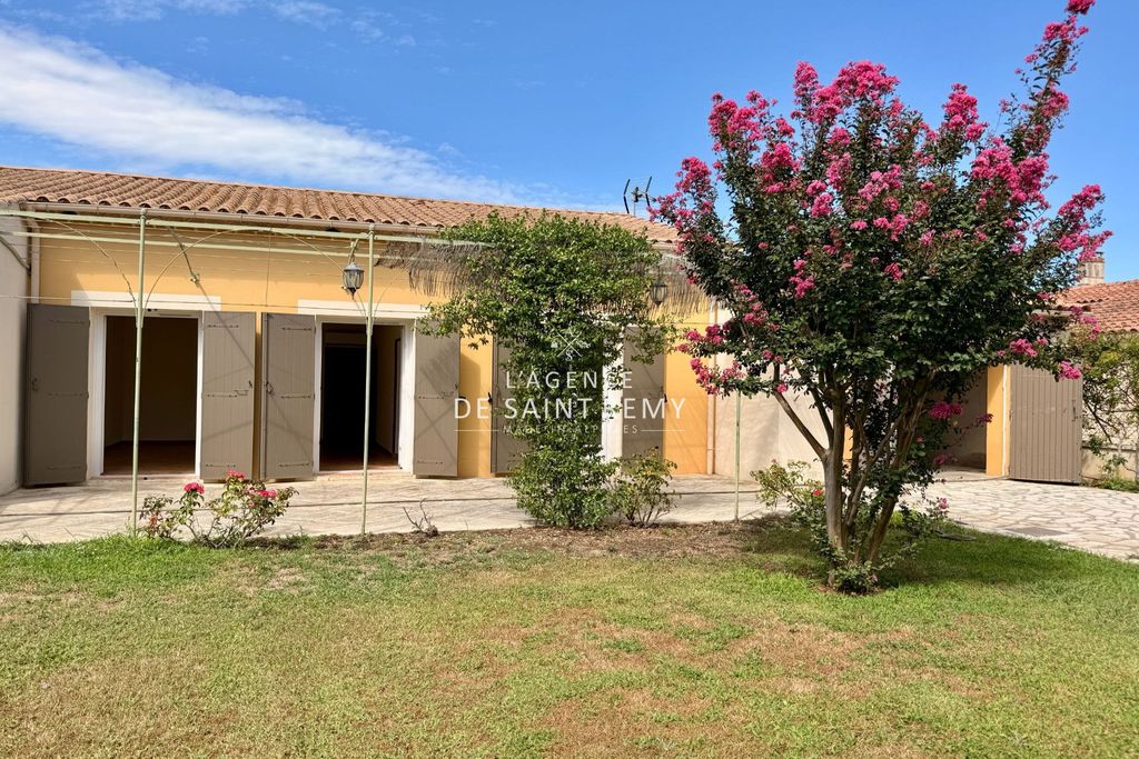 Property photo 1 of 12 Single-Story House Just A 5-Minute Walk From The Center Of Sai
