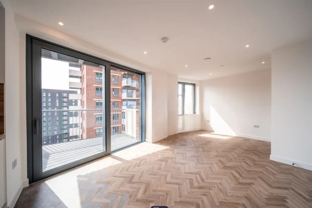 Property photo 1 of 10 (Main)