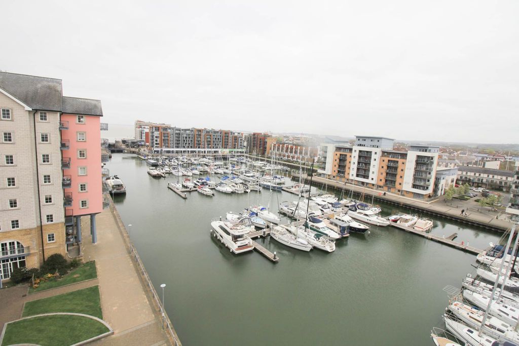 Property photo 3 of 11