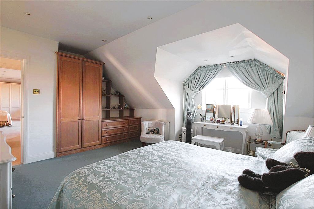 Additional image 11 of 3 bed penthouse for saleCrescent Road, Enfield EN2