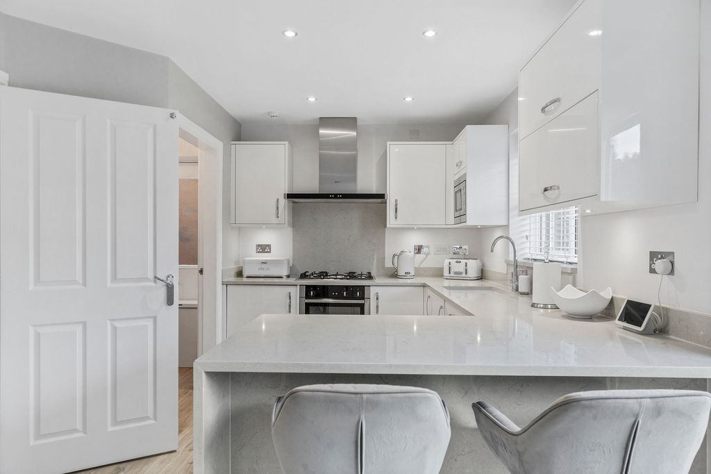 Property photo 3 of 28