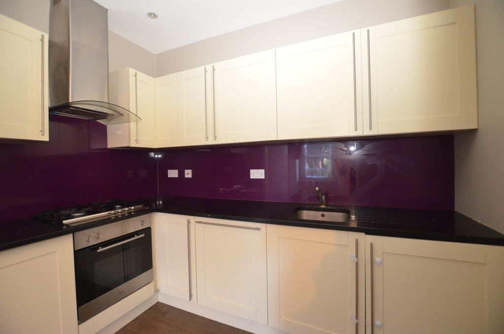 Property photo 2 of 7 Kitchen