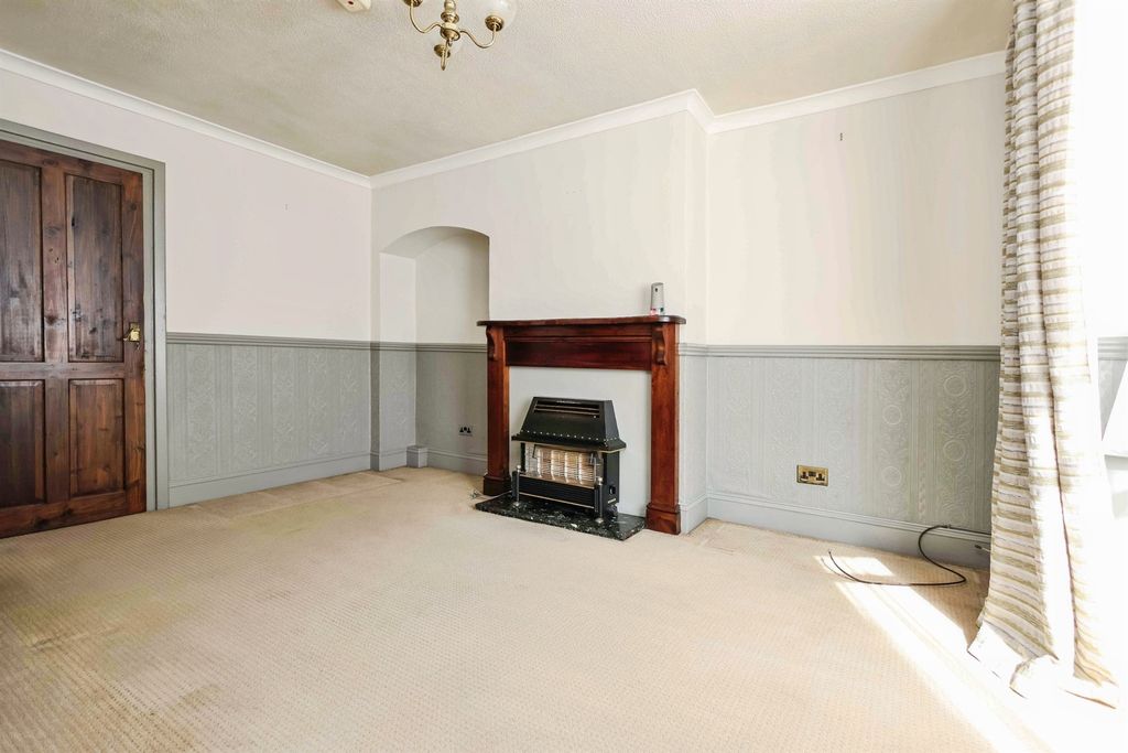 Property photo 3 of 11