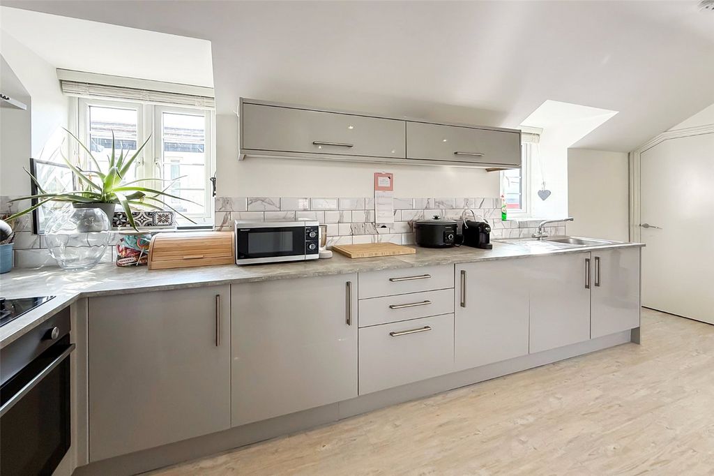 Property photo 2 of 11 Picture No. 21