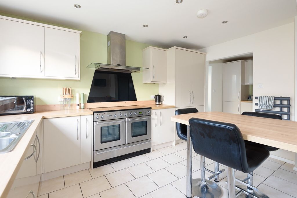 Property photo 2 of 20 4665302