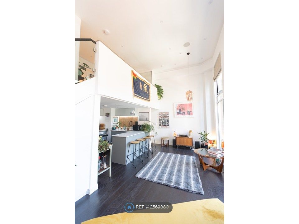 Property photo 1 of 15 Living Room / Kitchen