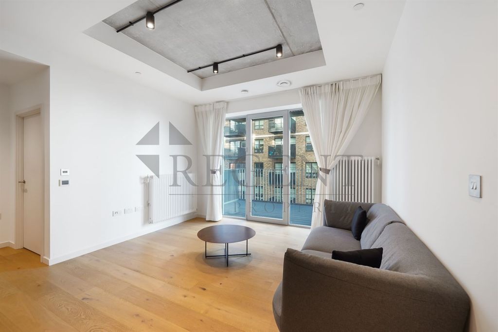 Property photo 3 of 16 Reception