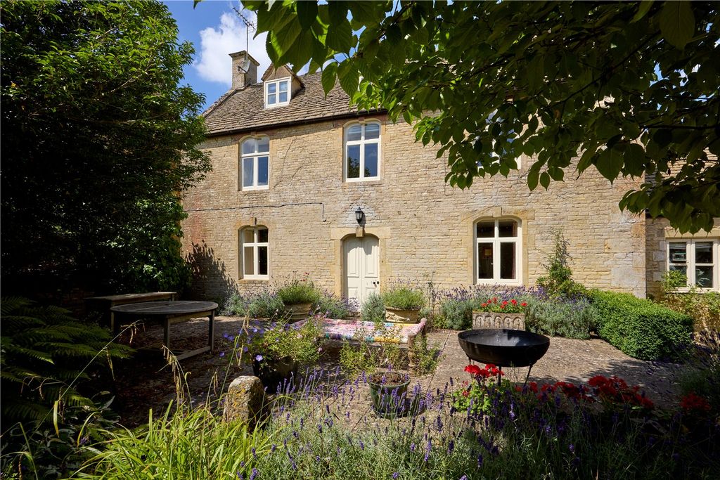 Property photo 2 of 23 Blenheim Orchard