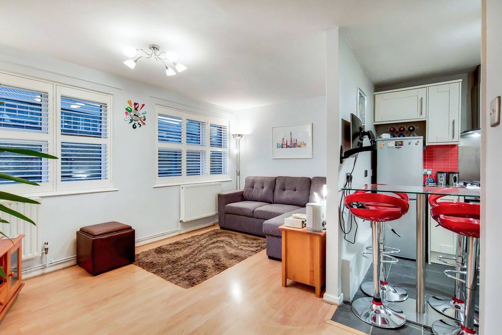 Property photo 3 of 12