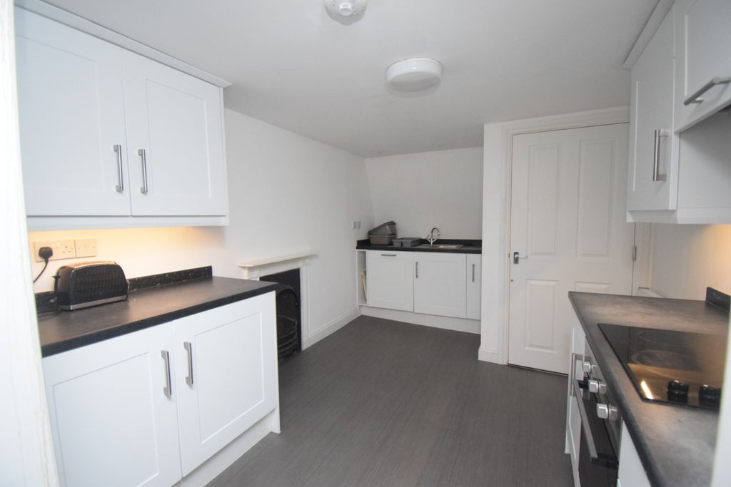 Property photo 2 of 11 Kitchen
