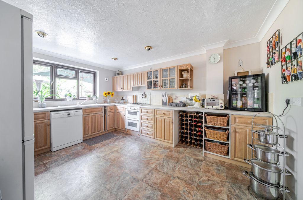 Property photo 3 of 28 1346886-17-68B01d...