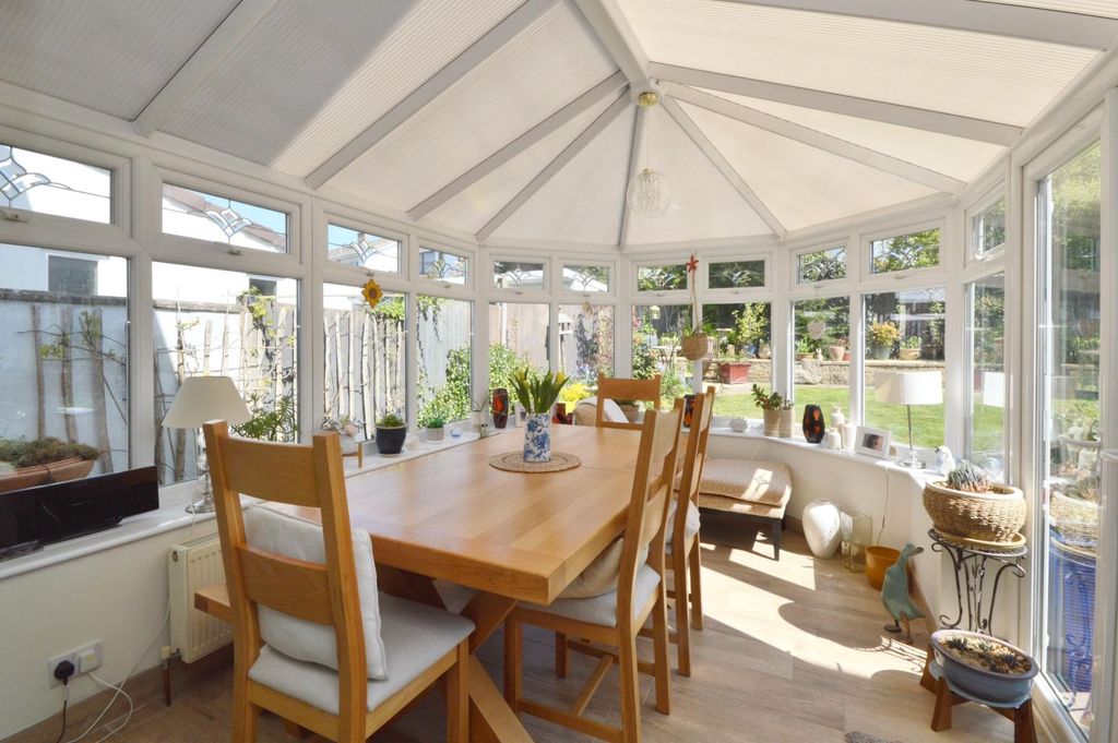 Property photo 3 of 28 Conservatory