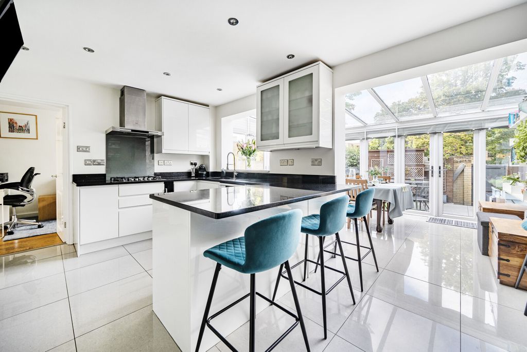 Property photo 2 of 16 1363681-11-68E7A8...