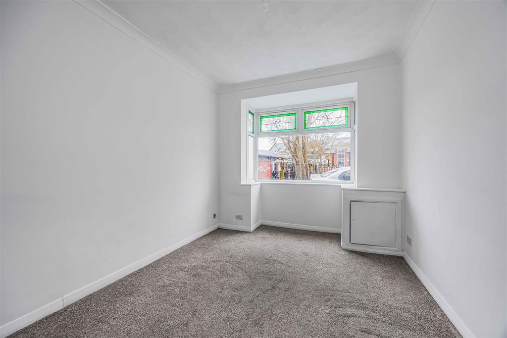 Property photo 3 of 23 41 Heidelberg Road, Southsea-Small-Porticomarketin