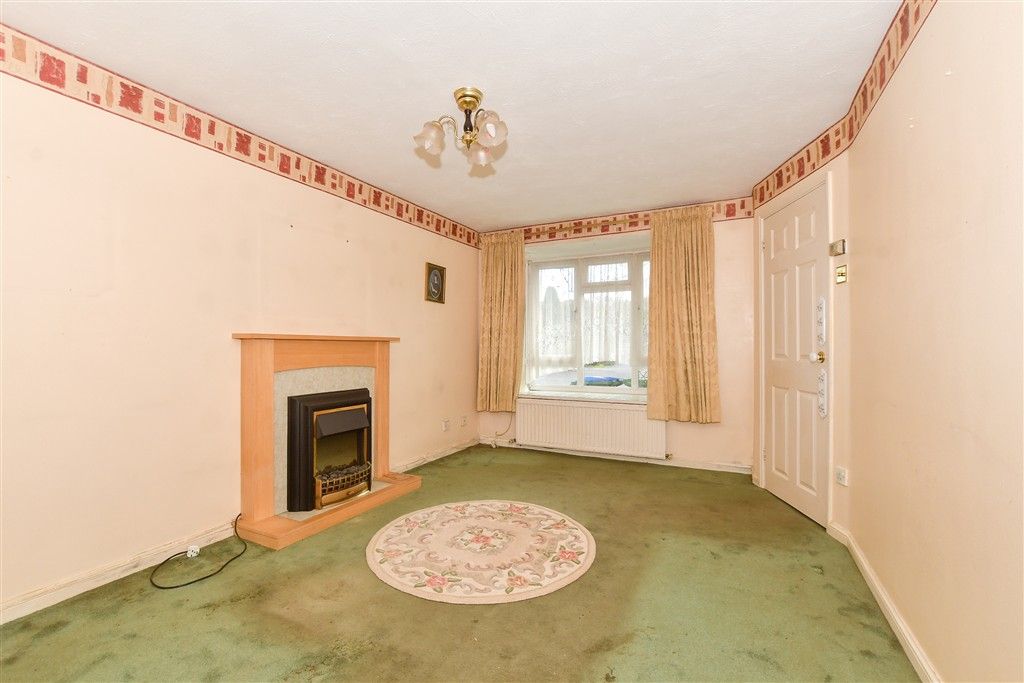 Property photo 3 of 12 Lounge