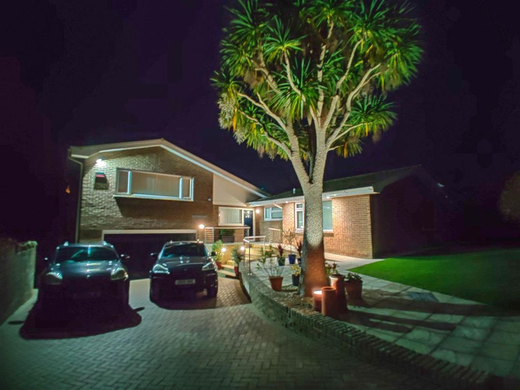 Property photo 2 of 38 Dark_.Jpg